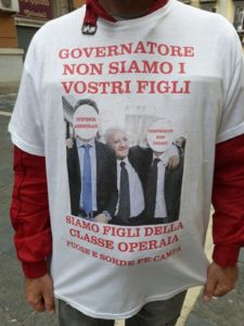 La maglia indossata durante la protesta di stamattina