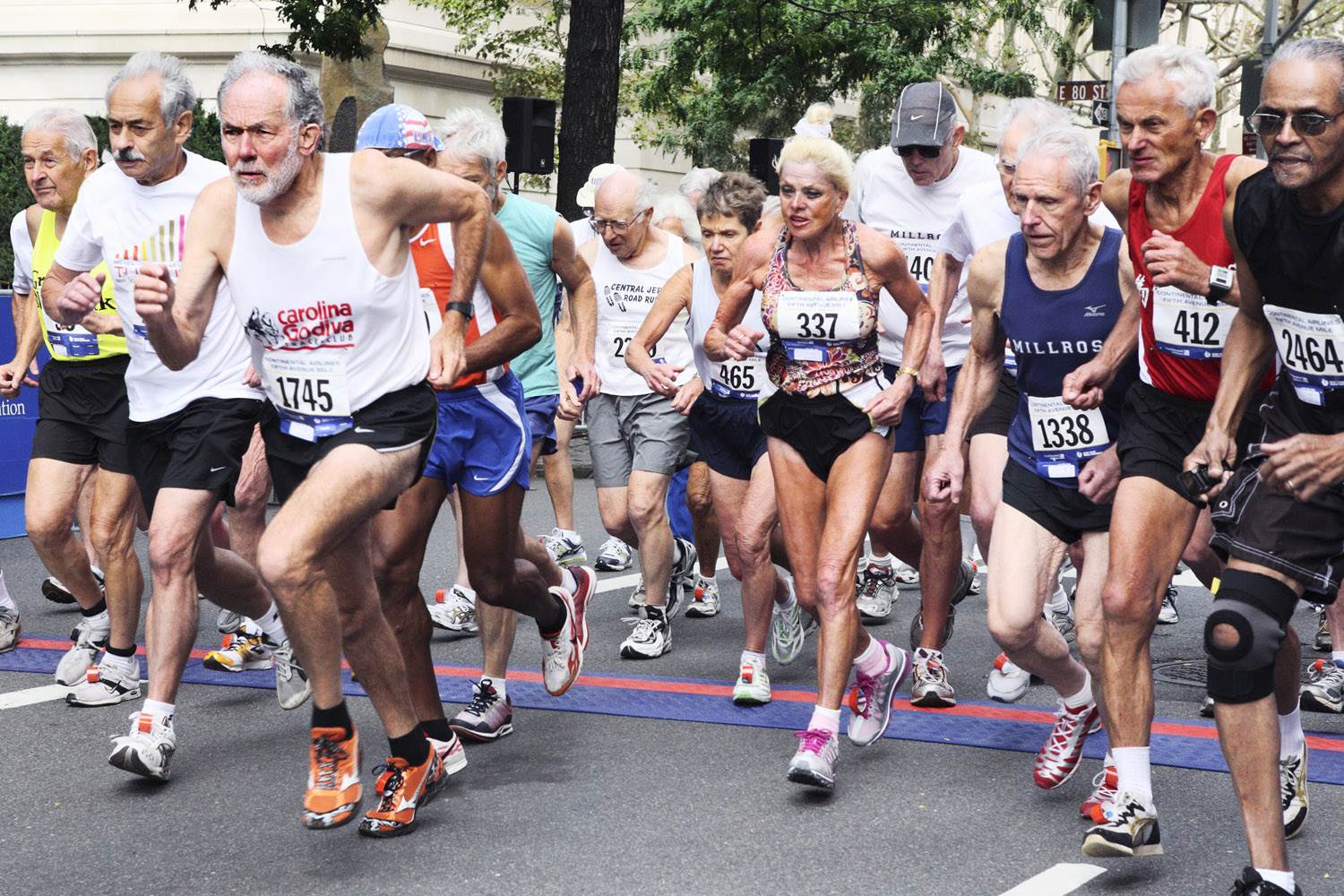 Oldest running. Дед бежит марафон. Old Sport Marathon. Бег народ ветераны. Sport old Run.