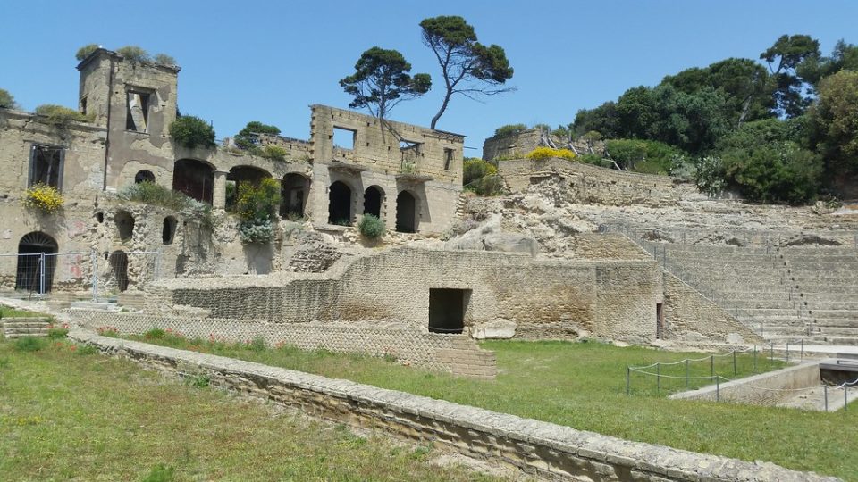 Suggestioni all'imbrunire: al Parco del Pausilypon concerti e spettacoli