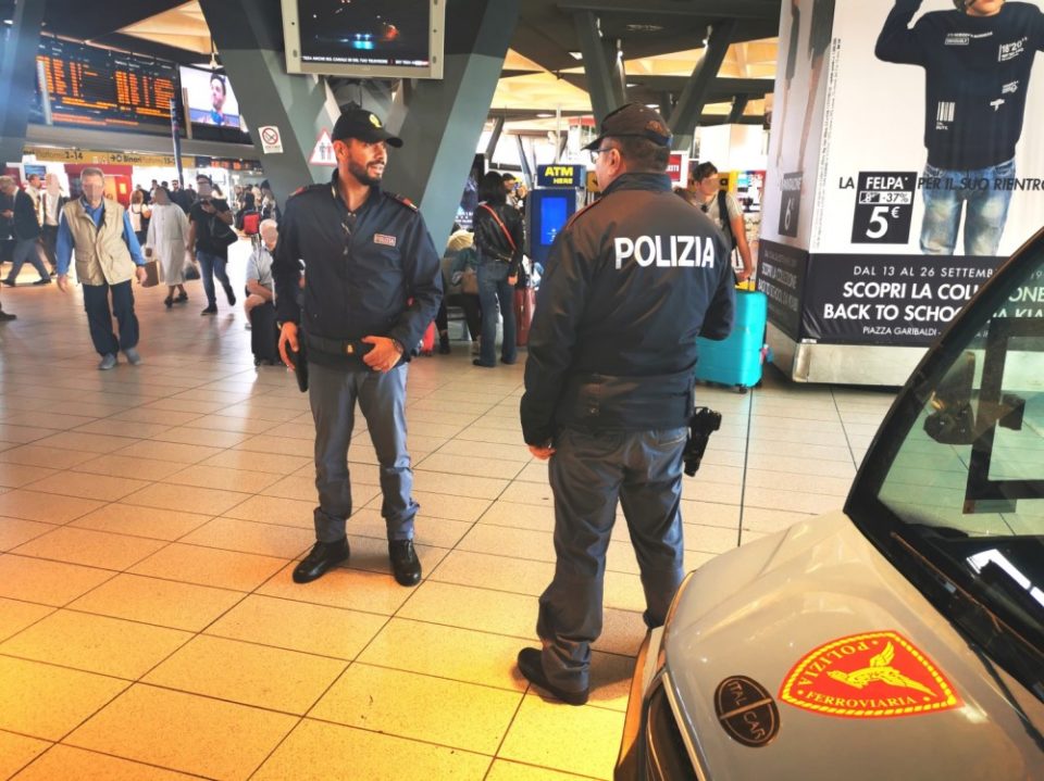 si masturba sul treno fermato dalla polfer