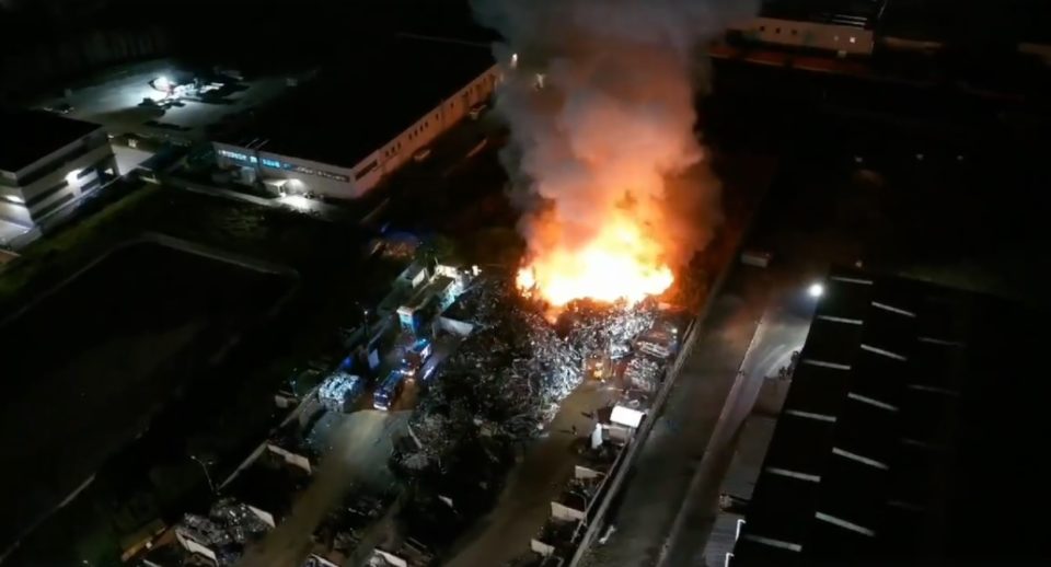 Acerra foto incendio zona industriale